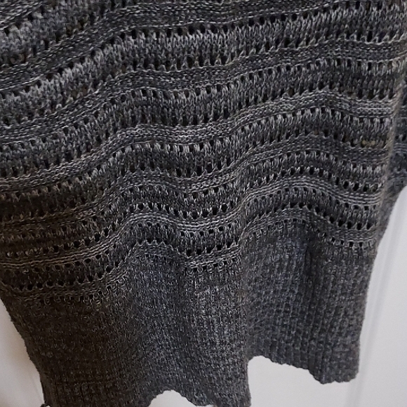Elegant gray knit sweater patterned knit- Perfect for any occasion- Size Large - Picture 6 of 6